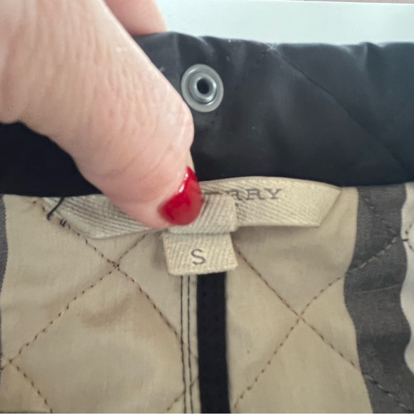 Burberry Black Quilted Belted Jacket w/ Detachable Hood - Fitted Silhouette Sz S - Picture 9 of 16